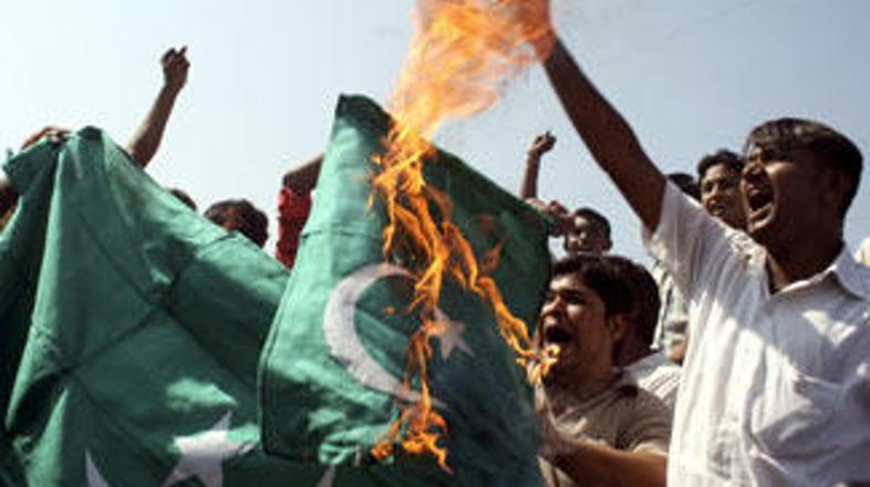 Razmere med Pakistanom in Indijo so se zaradi napadov zaostrile. Na sliki študen