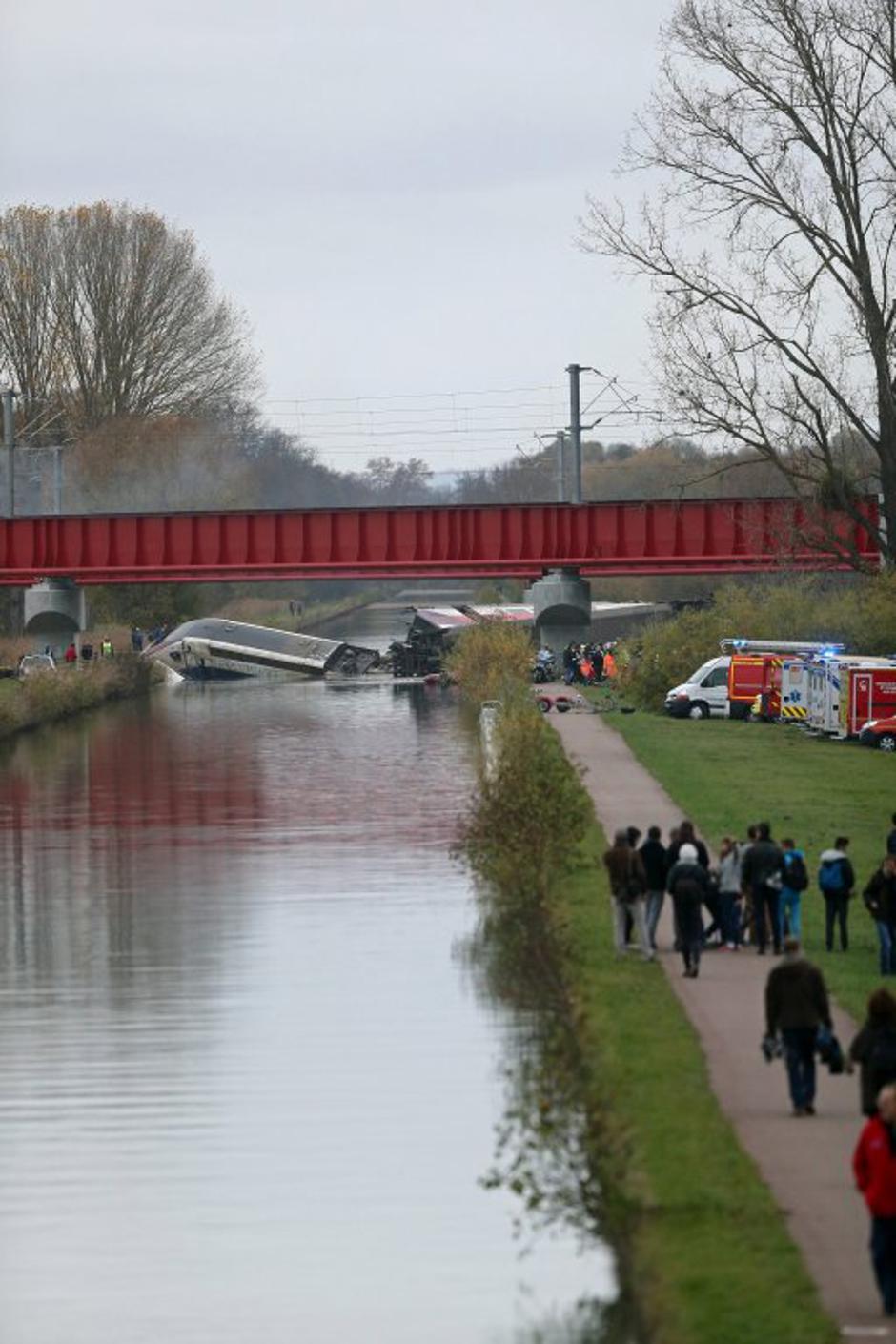 Iztiril hitri vlak | Avtor: EPA