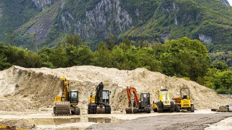 Gradbena mehanizacija kopač bager