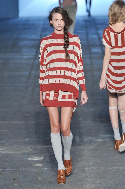 Upoštevajte pravilo, da vodoravne črte širijo in niso primerne za vsako postavo.