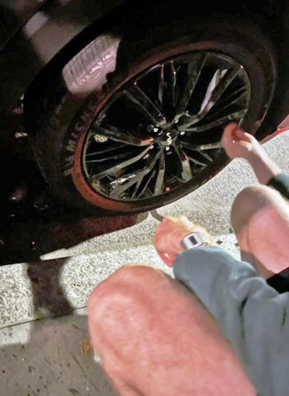 Prazna pnevmatika | Avtor: The Tire Extinguishers