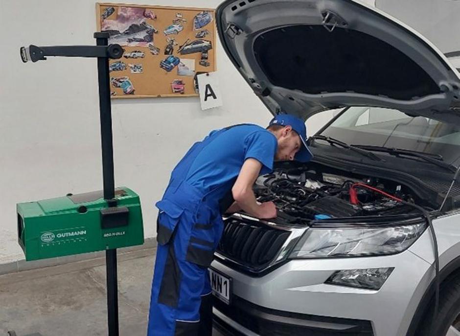 Tekmovanje Car Mechanic Junior 2023 | Avtor: SIC (Strokovno izobraževalni center Ljubljana)