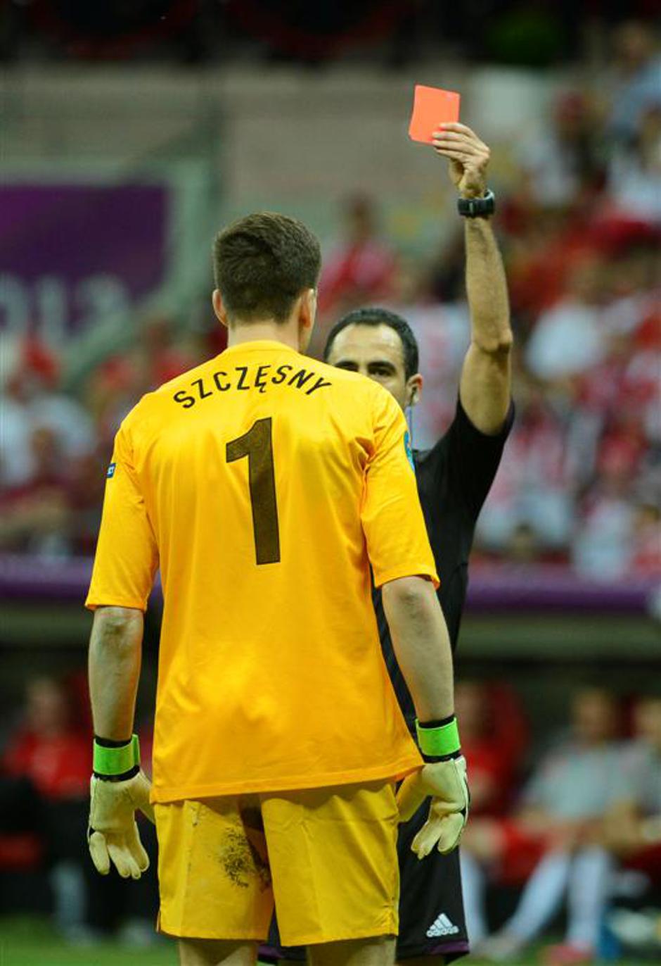 Szczesny Velasco Carballo sodnik rdeči karton izključitev Poljska Grčija otvorit | Avtor: EPA