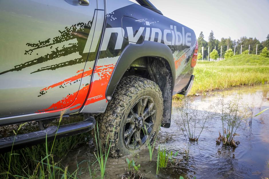 Toyota hilux invincible | Avtor: Saša Despot