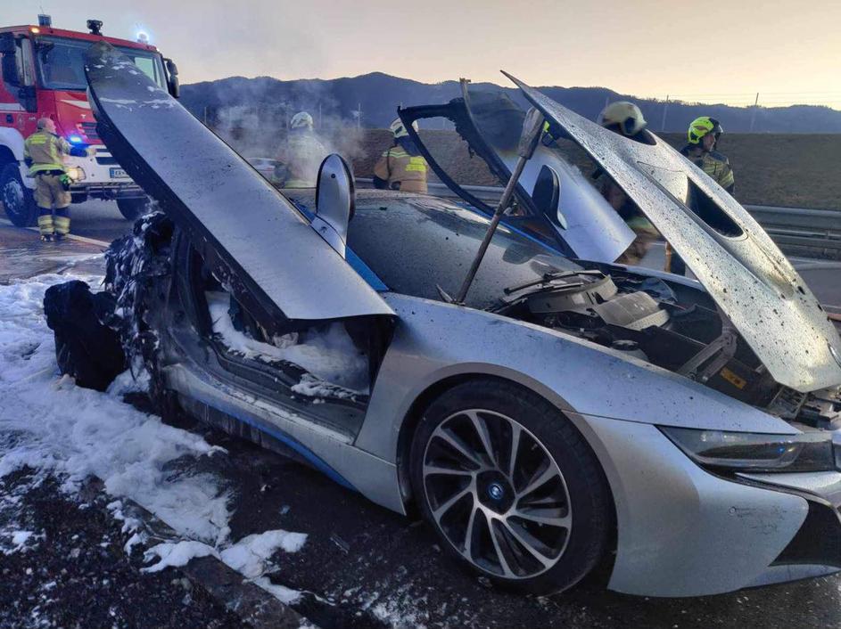 Požar na BMW i8