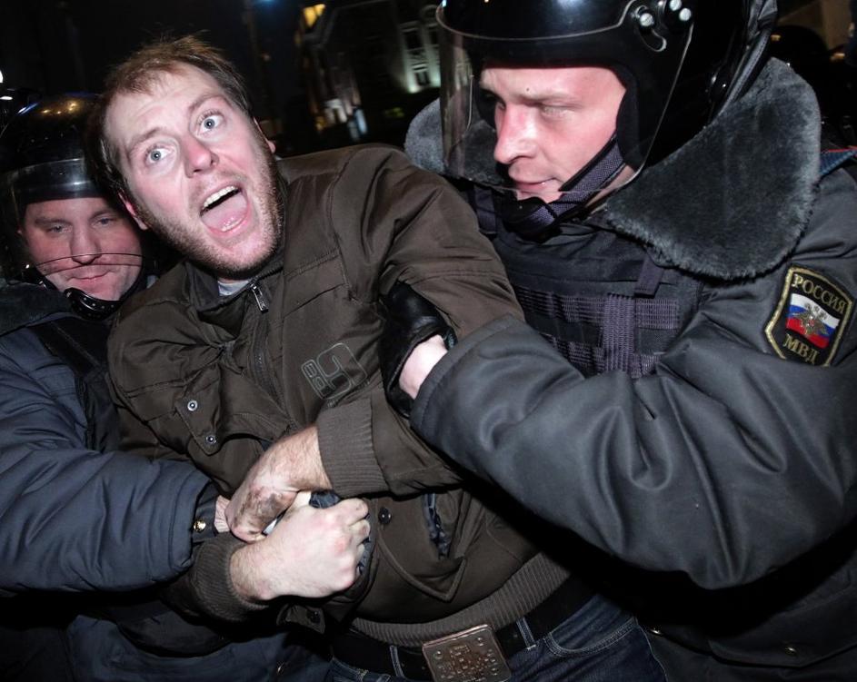 Volitve v Rusiji spremljajo protesti
