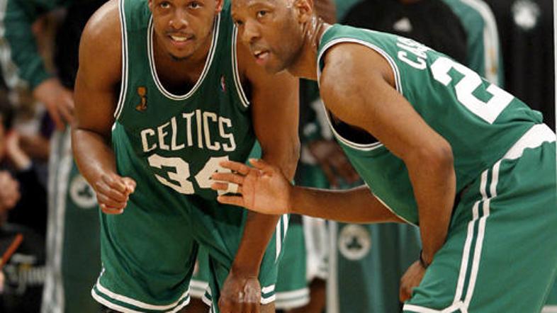 Boston Celtics (na fotografiji Paul Pierce in Sam Cassel) so odločeni ubraniti n