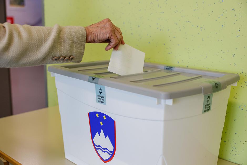 referendum o uveljavitvi zakona o dodatku k pokojnini za izjemne dosežke na področju umetnosti | Avtor: Saša Despot