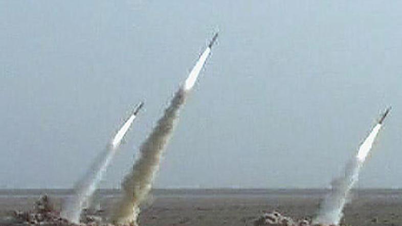 Iranska vojska razkazuje svoje mišice ob Horunški ožini, ki je mednarodna plovna