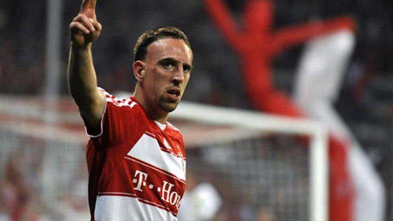Franck Ribéry bo vsaj še nekaj časa branil barve Bayerna, saj Uli Hoeness zdaj z