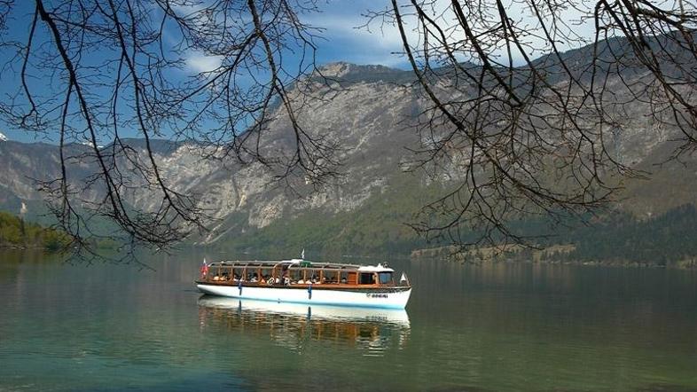 Pogumnejši se bodo ohladili v Bohinjskem jezeru, drugi pa se lahko odpravijo na 