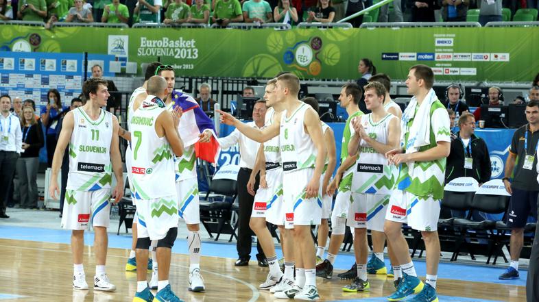 sport 27.11.13. Slovenska kosarkarska reprezentanca in Zoran Janković, foto: Sas