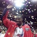 Hakeem Olajuwon - legenda bo dobila spomenik.