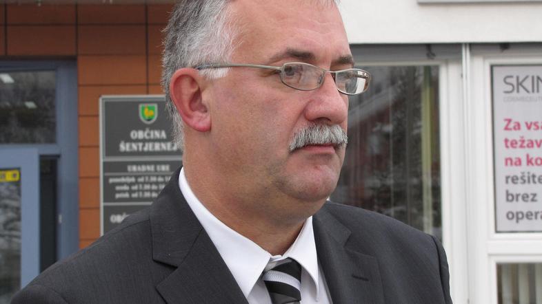 “Očitki so čista laž, želel sem le, da se drži zakonodaje,” je izpostavil Franc 