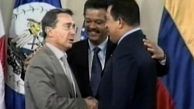 Kolumbijski predsednik Alvara Uribe (levo) in venezuelski premier Chavez sta si 