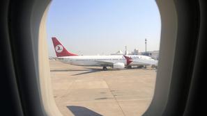 Stevardi morajo poskrbeti za svojo postavo. (Foto: Reuters)