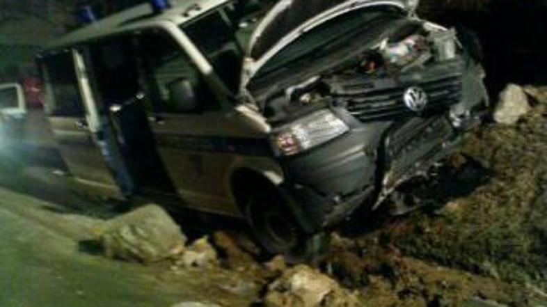 Škode na policijskem vozilu je 15 tisoč evrov. (Foto: Nina Sedmak)