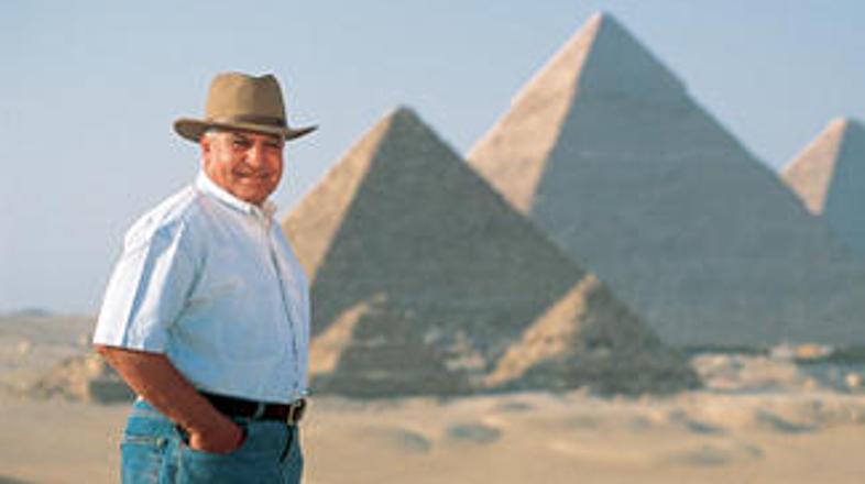 Po besedah Zahija Hawassa se predlog zakona nanaša samo na eksaktne replike.