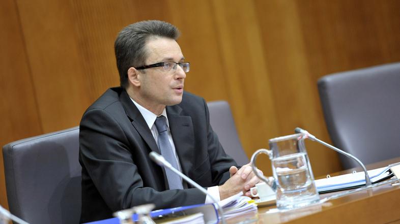 slovenija 07.02.12, Zvonko Cernac, minister za infrastrukturo in prostor, foto: 