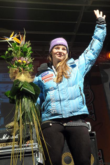 Veličasten sprejem ZLATE Tine Maze!