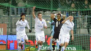 Nogometaši Auxerra so se veselili po 12 sušnih tekmah. (Foto: EPA)