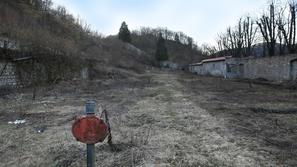 Združenje civilnih iniciativ meni, da je resnični razlog omogočanje materialne k