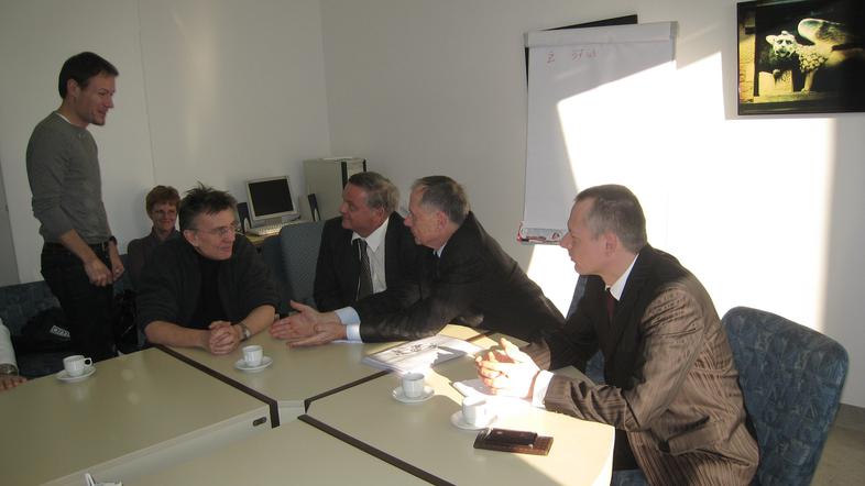 Senat medicinske fakultete rektorju univerze predlaga, da najpozneje v osmih dne