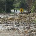 Skale, ki so zasule cesto v bližini Bogote, so ubile šest ljudi.
