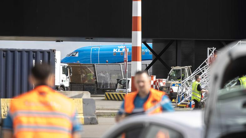 Schiphol letalo klm nesreča motor etališče