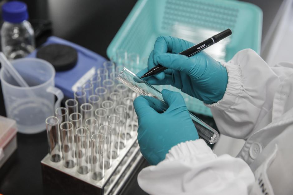 Covid-19, kitajsko cepivo | Avtor: Epa