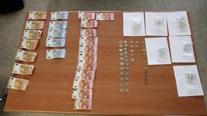 Zaseg prepovedanih drog in denarja.