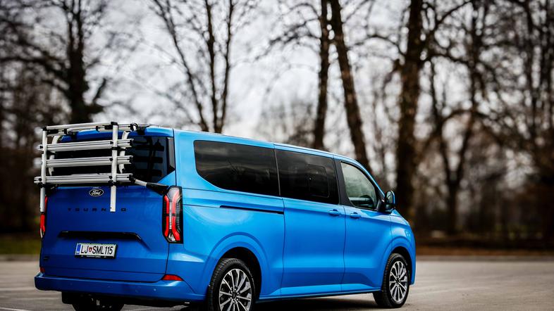 ford e-tourneo custom