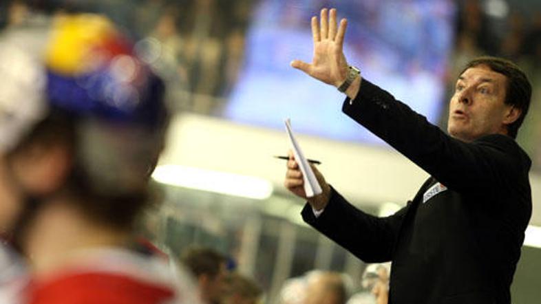 Svoje hokejiste je popeljal do naslova prvaka lige Ebel.