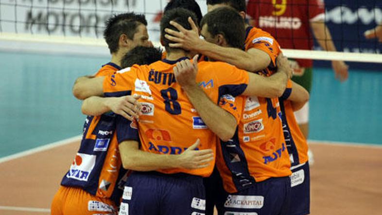 Blejci bodo morali strniti vrste, saj jim bo nasproti stal ruski Zenit, ki ima 1