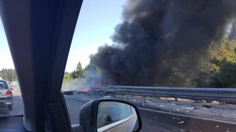 Goreče vozilo na primorki