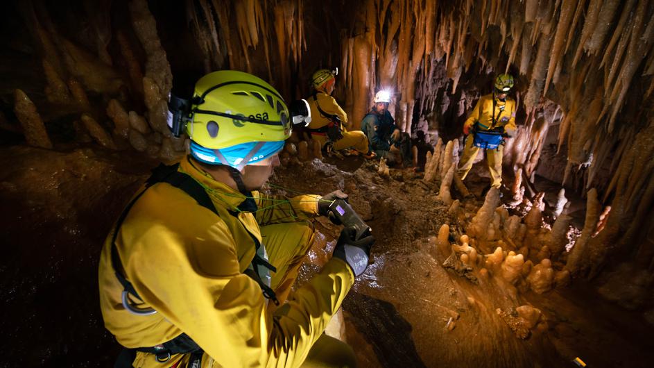 Astronavti jama kras Esa