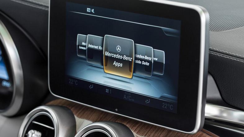 Mercedes zaslon infotainment