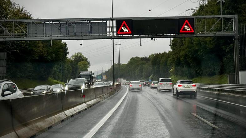 Prometna gneča zastoj