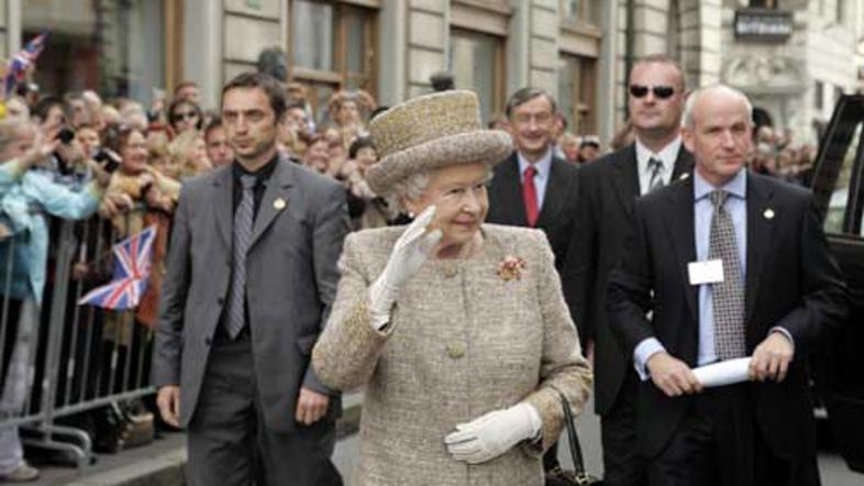 Fotografija je iz sprejema kraljice Elizabete II. v Sloveniji. (Foto: Žurnal24)