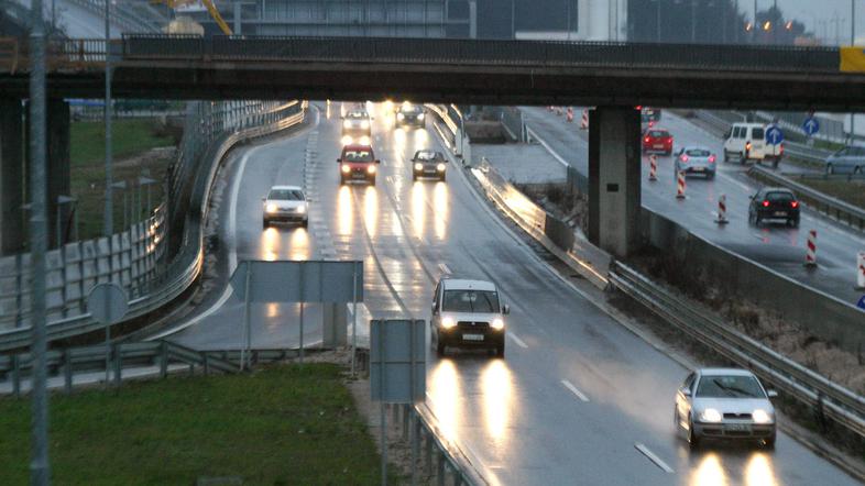 Zaradi rušenja Semedelskega mostu bo predvidoma konec tega tedna zaprta polovica