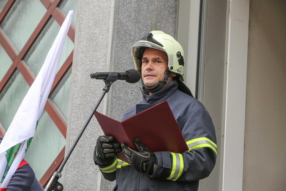 Protest poklicnih gasilcev