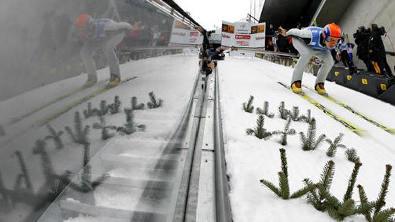 Veter bo skakalcem v Innsbrucku odslej povzročal manj težav.
