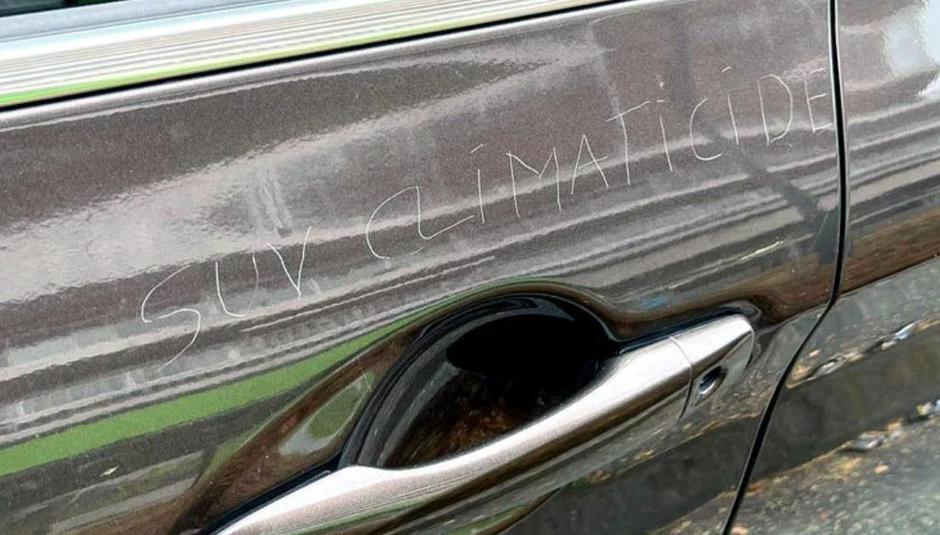 Praska na avtomobilu | Avtor: The Tire Extinguishers