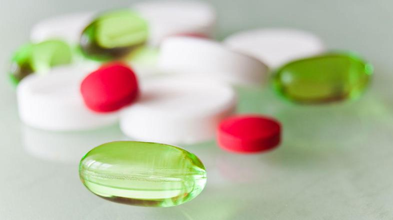 Pri kadilkah, ki uživajo oralne kontraceptive, so lahko stranski učinki pogostej