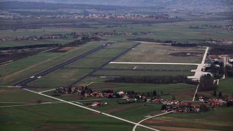 Za razvoj Phoenix, katerega jedro je letališče Cerklje, bi morali spremeniti nam