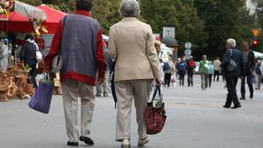 ljubljana15.09.08, upokojenci, trznica, ljubljana, foto: nik rovan