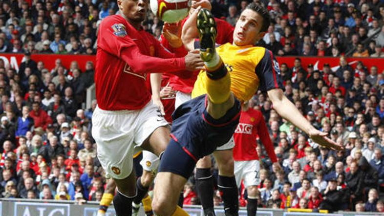 Nogometaši Manchester Uniteda so si z remijem priigrali tretji zaporedni naslov 