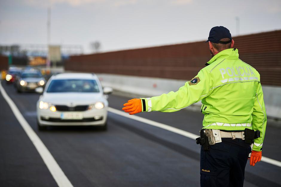 policija Slovenija zaščitne maske | Avtor: Profimedia