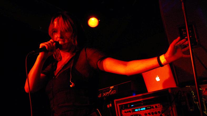 Skupina Kosheen je navdušila Slovence.