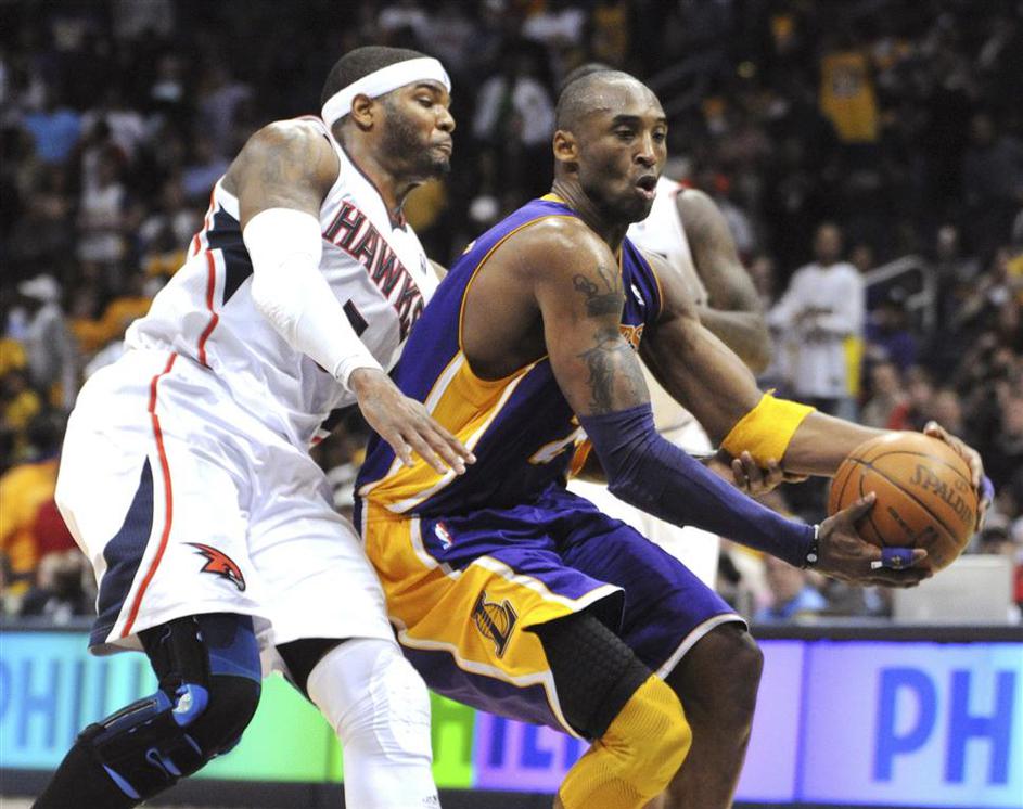 Kobe Bryant in Josh Smith